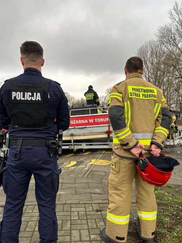 Dramat w Toruniu. Mężczyzna skoczył z mostu do Wisły. Trwa akcja poszukiwawcza