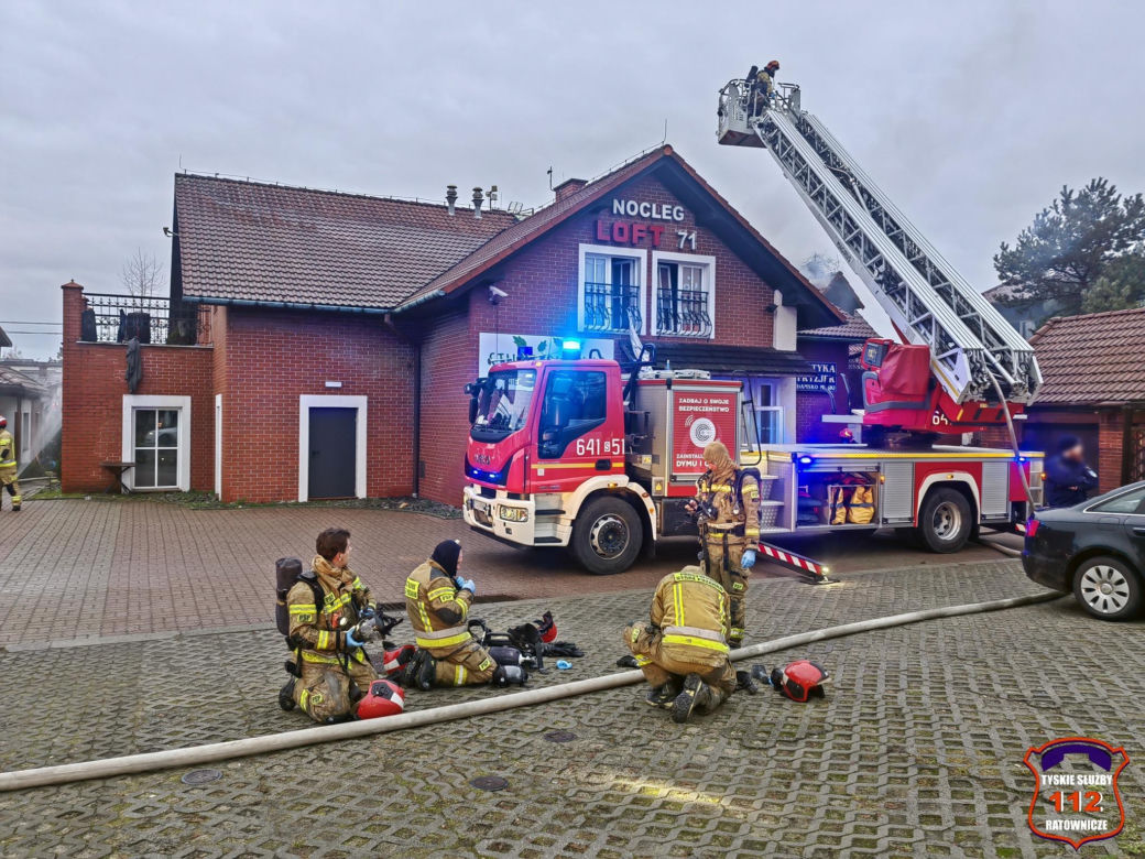 Pożar w Tychach. W budynku znajduje się żłobek i hotel. Trwa akcja strażaków