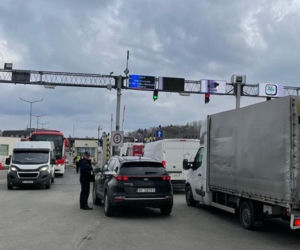 Ukraińscy pogranicznicy mają spore problemy z odprawą uchodźców uciekających przed wojną
