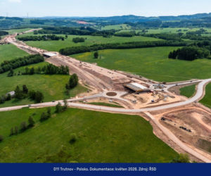 Czesi asfaltują D11 przy granicy z Polską