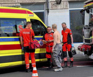 katastrofa budowlana w centrum Warszawy! Dwa stropy runęły na parter. Nieletni pracownik spadł z wysokości