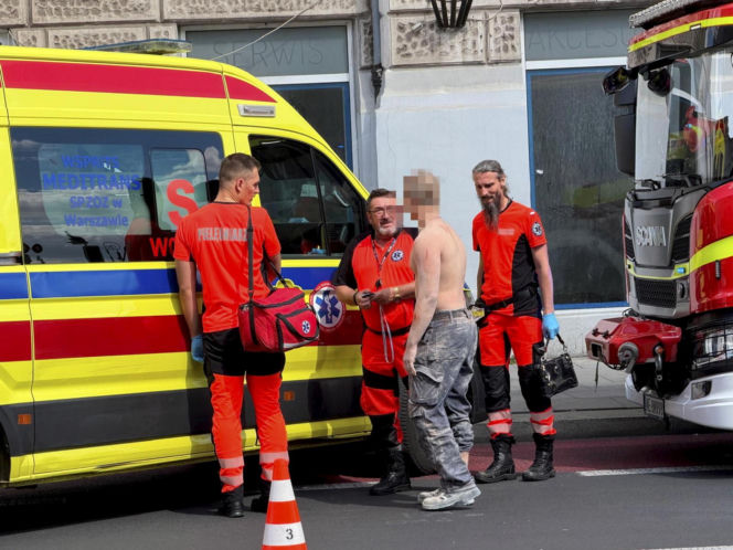 katastrofa budowlana w centrum Warszawy! Dwa stropy runęły na parter. Nieletni pracownik spadł z wysokości