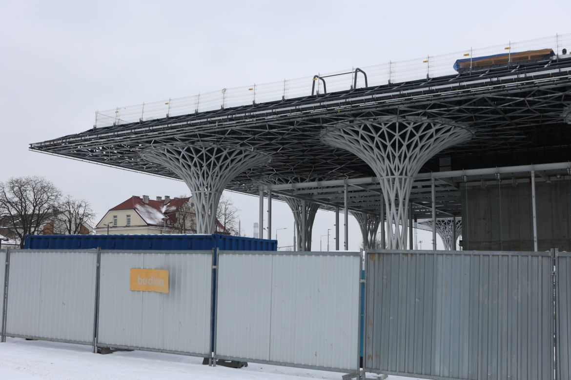 Budowa Dworca Metropolitalnego w Lublinie w zimowej odsłonie