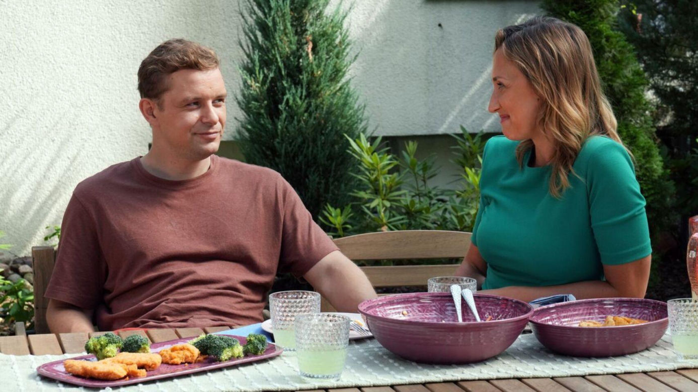 	Barwy szczęścia odc. 3091. Asia Sokalska (Anna Gzyra), Hubert (Marek Molak)