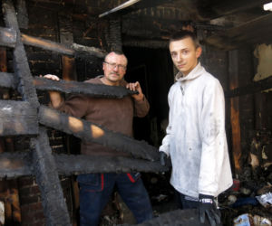 Pogorzelcy Mikołaj Busłowicz (57 l.) i jego syn Damian (17 l.)