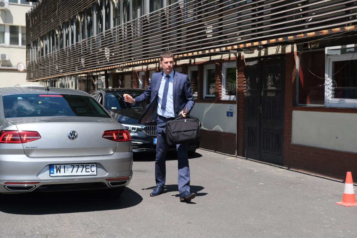 Politycy PiS zjeżdżają do Kaczyńskiego do centrali partii