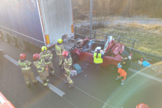 Śmiertelny wypadek na A2 pod Zgierzem. Nie żyje kierowca osobówki