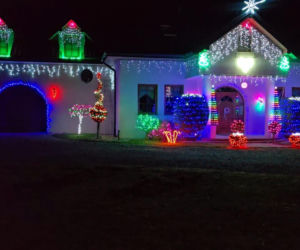 Magia Świąt w Świętokrzyskiem. Gdzie szukać najpiękniej oświetlonych domów? Rzepin i gmina Pawłów skradły show!