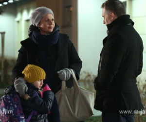 M jak miłość odc. 1129. Marysia (Małgorzata Pieńkowska), Basia (Maja Wudkiewicz), Artur (Robert Moskwa)