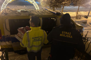 Polska sparaliżowana przez śnieg! Zamknięte drogi wojewódzkie, utrudnienia na S7 i kolei