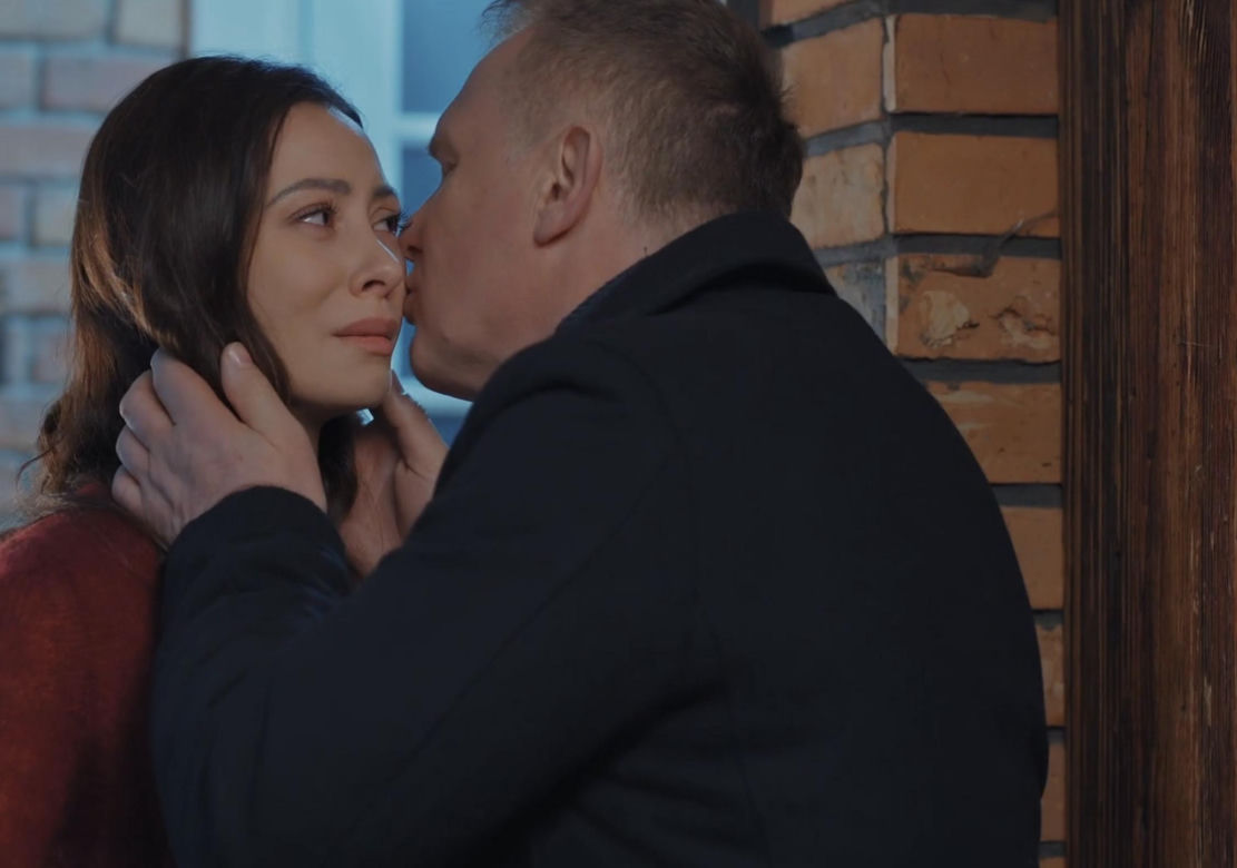 M jak miłość. Joanna (Dominika Sakowicz), Artur (Robert Moskwa)