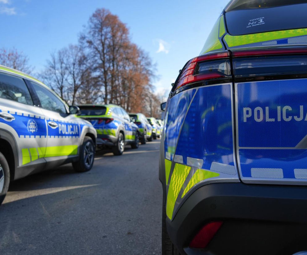Nowe radiowozy stoją bezczynnie od miesięcy. Poseł pyta, dlaczego tracą gwarancję na parkingach