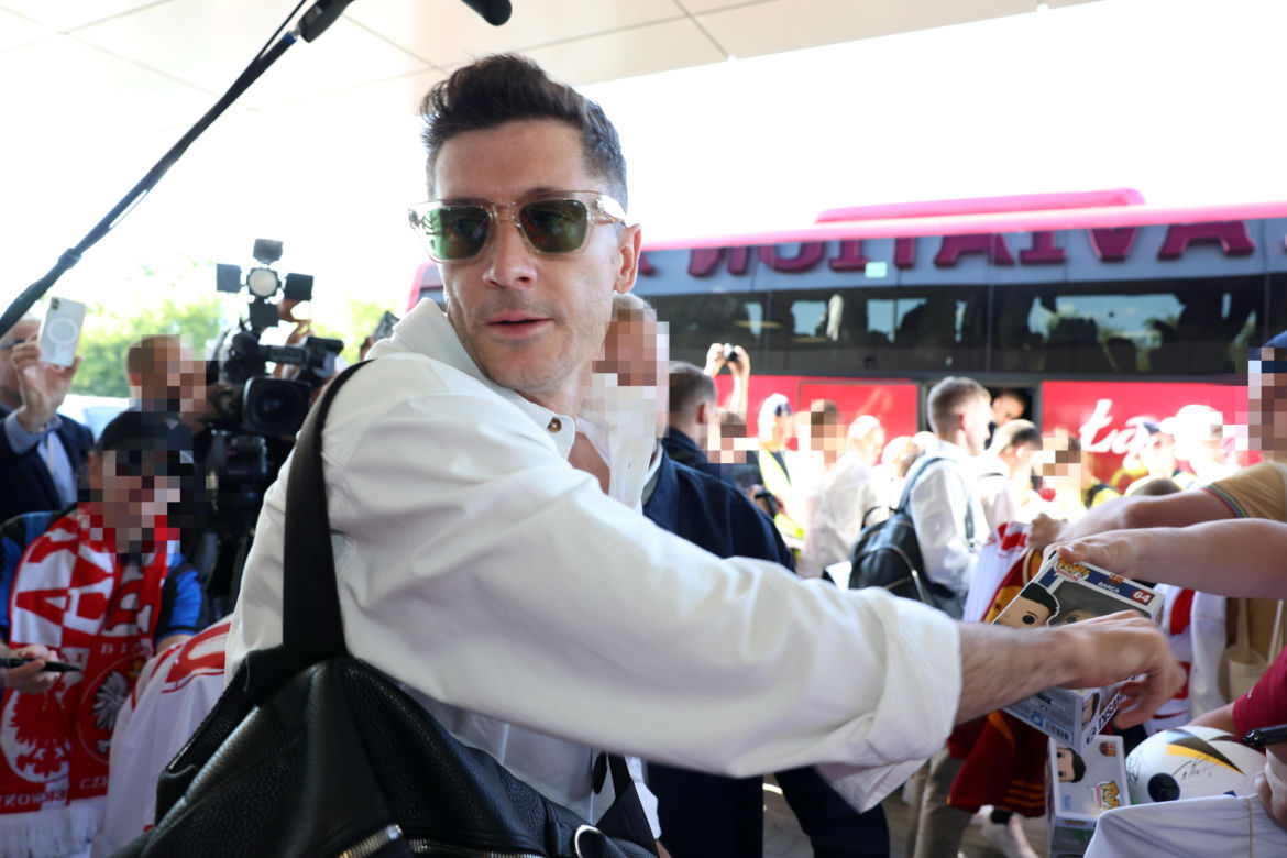 Kontuzjowany Lewandowski tryskał humorem przed wylotem na Euro 2024
