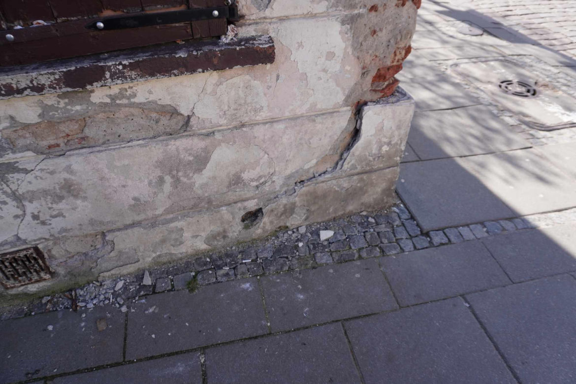Najmniejszy budynek w Warszawie - Długa 1