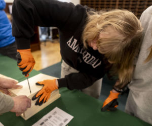Włodzimierz Czarzasty robi budki dla ptaków Sejm/Piotr Tracz