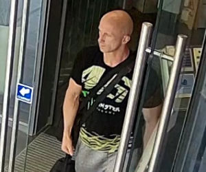 Okradł biuro w Bydgoszczy! Poznajesz tego mężczyznę? [ZDJĘCIA]