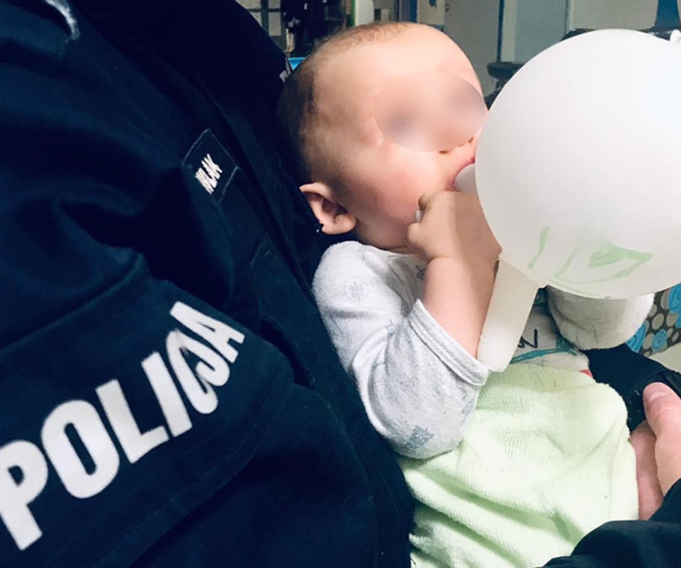 Dzidziuś podrzucony policjantom