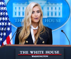 Media masakrują nową rzeczniczkę Trumpa! Piękna blondynka kocha się w prezydencie?