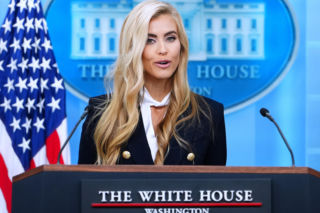 Media masakrują nową rzeczniczkę Trumpa! Piękna blondynka kocha się w prezydencie?
