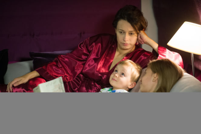 Na Wspólnej odc. 2192. Weronika (Renata Dancewicz), Antosia (Gabrysia Jeżółkowska), Kacper (Jakub Koba)