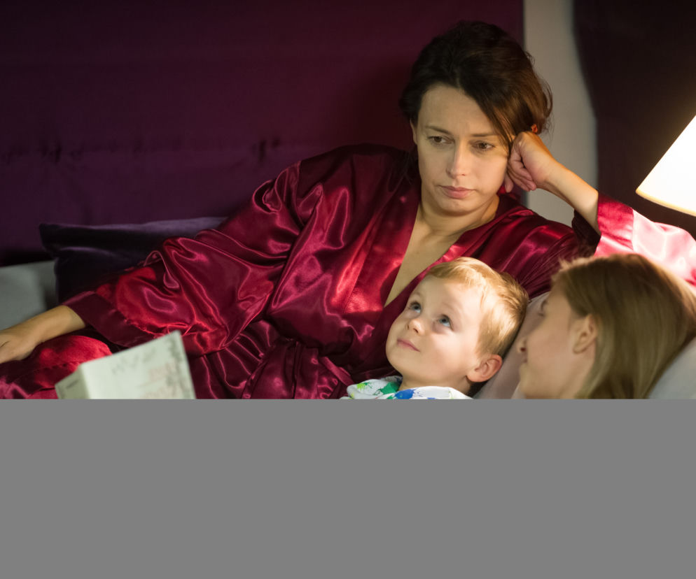 Na Wspólnej odc. 2192. Weronika (Renata Dancewicz), Antosia (Gabrysia Jeżółkowska), Kacper (Jakub Koba)