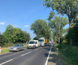 Wypadek pod Gnieznem. Motocyklista reanimowany na drodze
