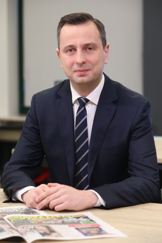 Morawiecki zawstydził Kaczyńskiego, Budkę i Czarzastego. Politycy pławią się w luksusach
