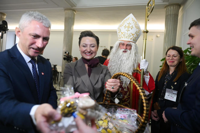 Połamali się opłatkiem w Sejmie