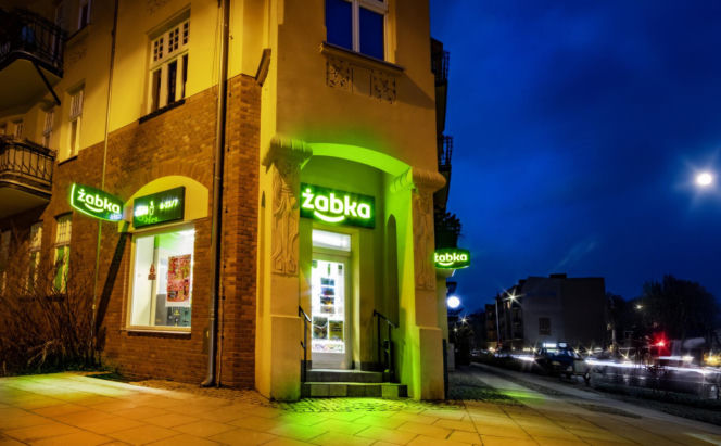 Poprawki krawieckie w Żabce. Nowa usługa online dla klientów