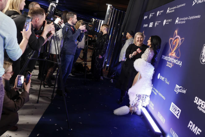 Steczkowska wygrała Sylwestra z Dwójką boskim ciałem i piórami