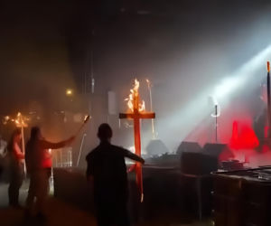 Podpalili krzyże na festiwalu w Chwałkowie