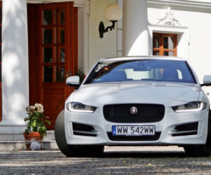 Jaguar XE 2.0 T R-Sport