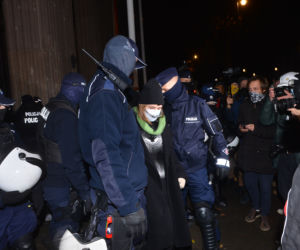 Protesty przed MEN. Strajk kobiet blokuje stolicę 