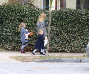 Kasia Tusk z córkami z koszyczkiem przyjechali do Donalda