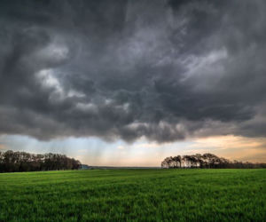 Sfotografował chmury burzowe na Podkarpaciu. Efekt jest piorunujący!