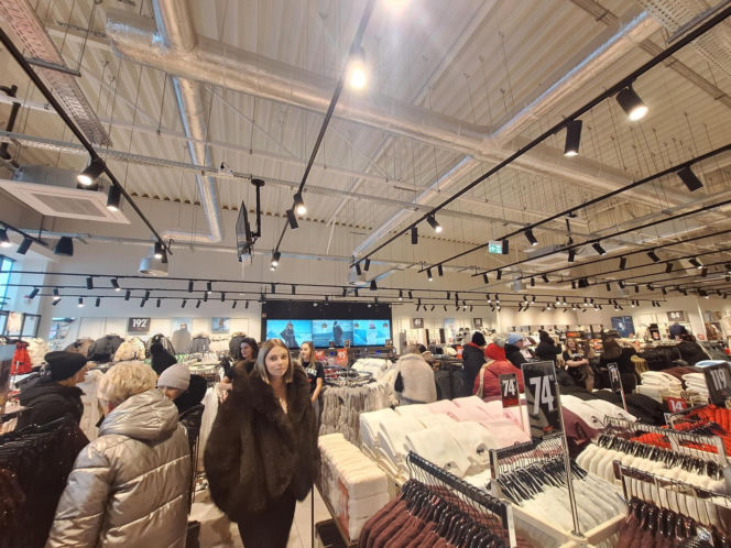 Na to czekały tysiące tarnogórzan. Park handlowy S1 w Tarnowskich Górach w końcu otwarty. Promocje i DJ rozkręcają to miejsce