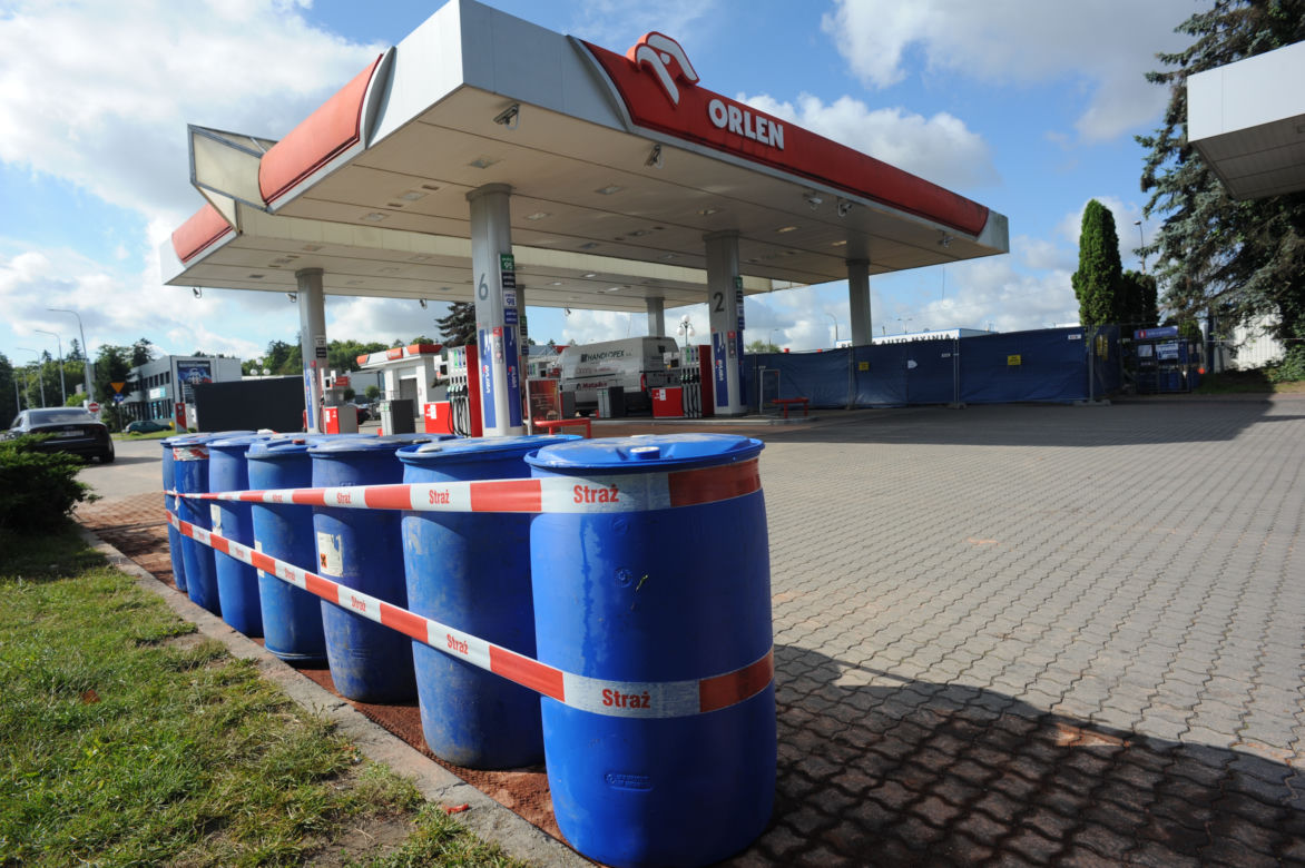 Koszalin: Pijany mężczyzna groził wysadzeniem stacji benzynowej