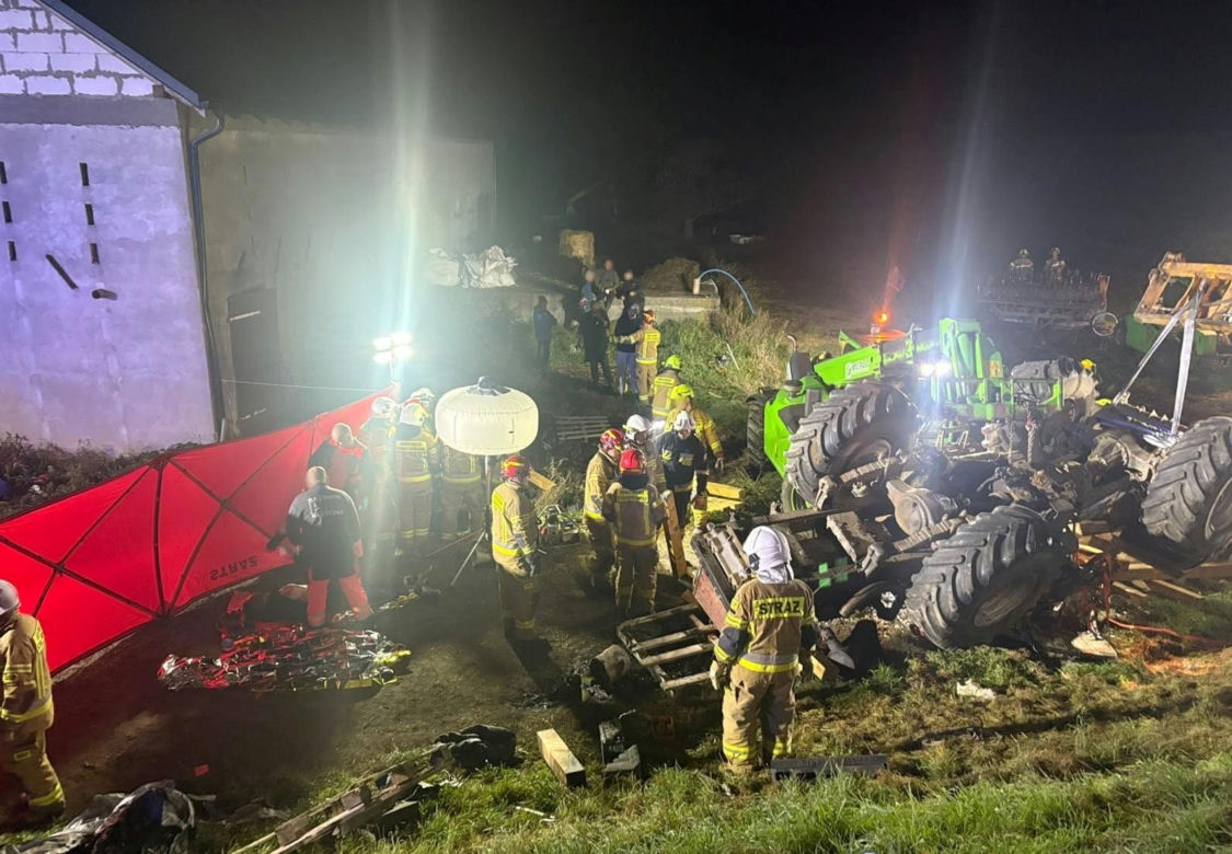 Ciągnik stoczył się z wału, dwie osoby nie żyją! Tragedia nad Wisłą