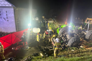 Ciągnik stoczył się z wału, dwie osoby nie żyją! Tragedia nad Wisłą