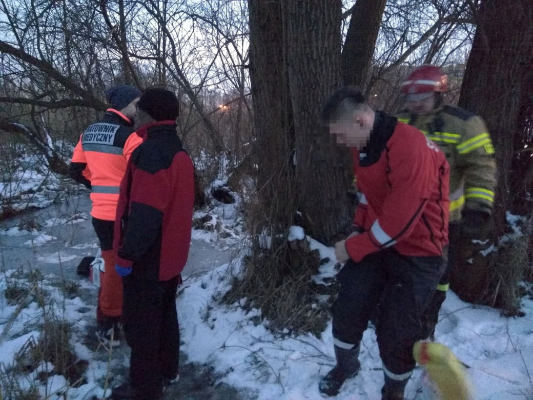 Iława. Pod 8-latkiem załamał się lód. Chłopiec zmarł w szpitalu