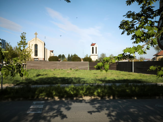 Gronowo osiedle przed kościołem