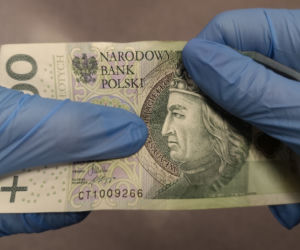 SZOKUJĄCE odkrycie w sortowni śmieci! Takiego znaleziska nikt się nie spodziewał [ZDJĘCIA]