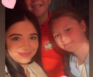 M jak miłość na planie. Iza (Adriana Kalska), Maja (Laura Jankowska), Szymek (Staś Szczypiński)