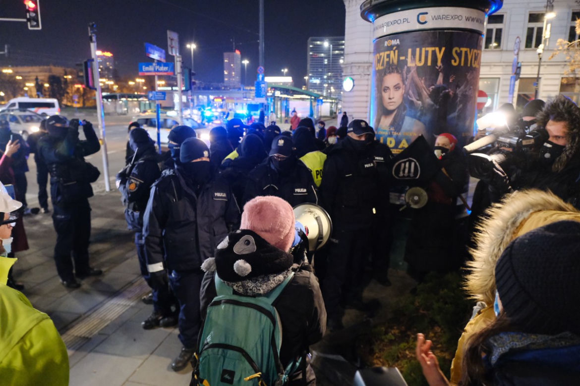 Policjanci zatrzymali uczestnika protestu kobiet
