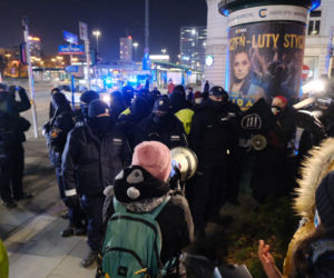 Policjanci zatrzymali uczestnika protestu kobiet