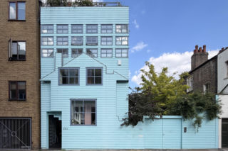 Blue House w Londynie od FAT