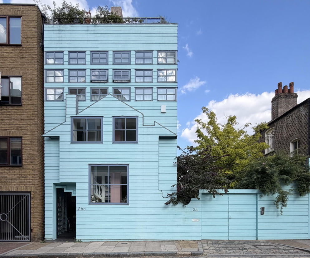 Blue House w Londynie od FAT
