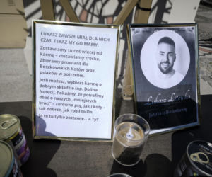 Karma zamiast zniczy na rynku w Lesznie