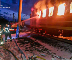 Cztery osoby zginęły w ataku rosyjskich dronów na pociąg w obwodzie charkowskim