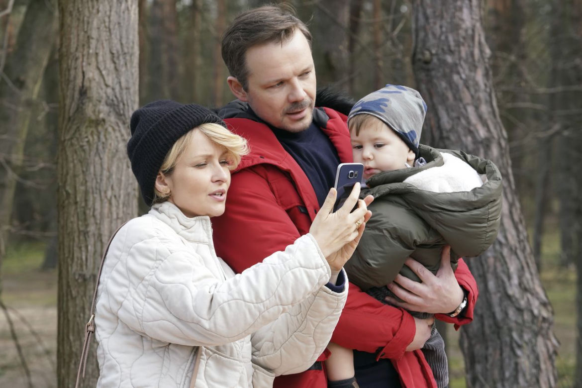 Barwy szczęścia odc. 2693. Bożena (Marieta Żukowska), Bruno (Lesław Żurek), Tadzio (Józio Trojanowski)